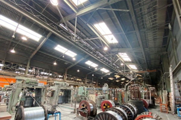 作業エリア<br>沢山の工作機械が並んでいて、機械からの発熱が多くなっていました。