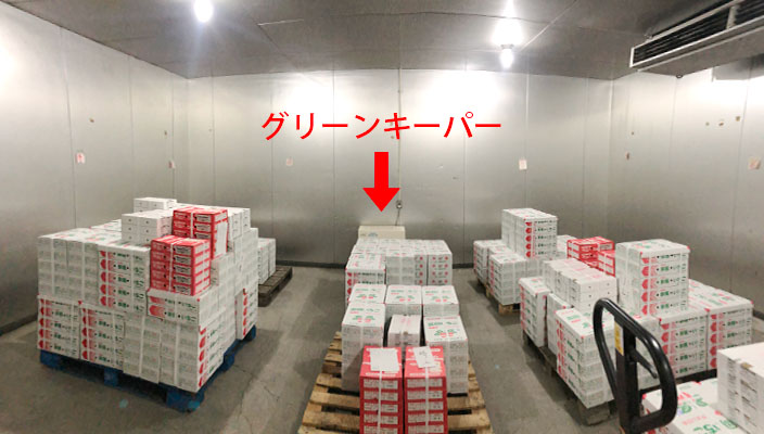 冷蔵庫の扉を開くと、いちごの甘い香りに包まれます。