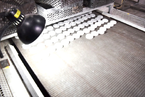 500~700℃もの熱でプレスされた製品